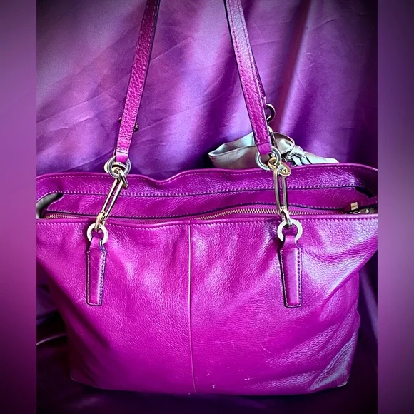 COACH Pebbled Leather Tote Shoulder Bag Magenta Pink Gold Hardware - 2 Hang Tags - Picture 5 of 14